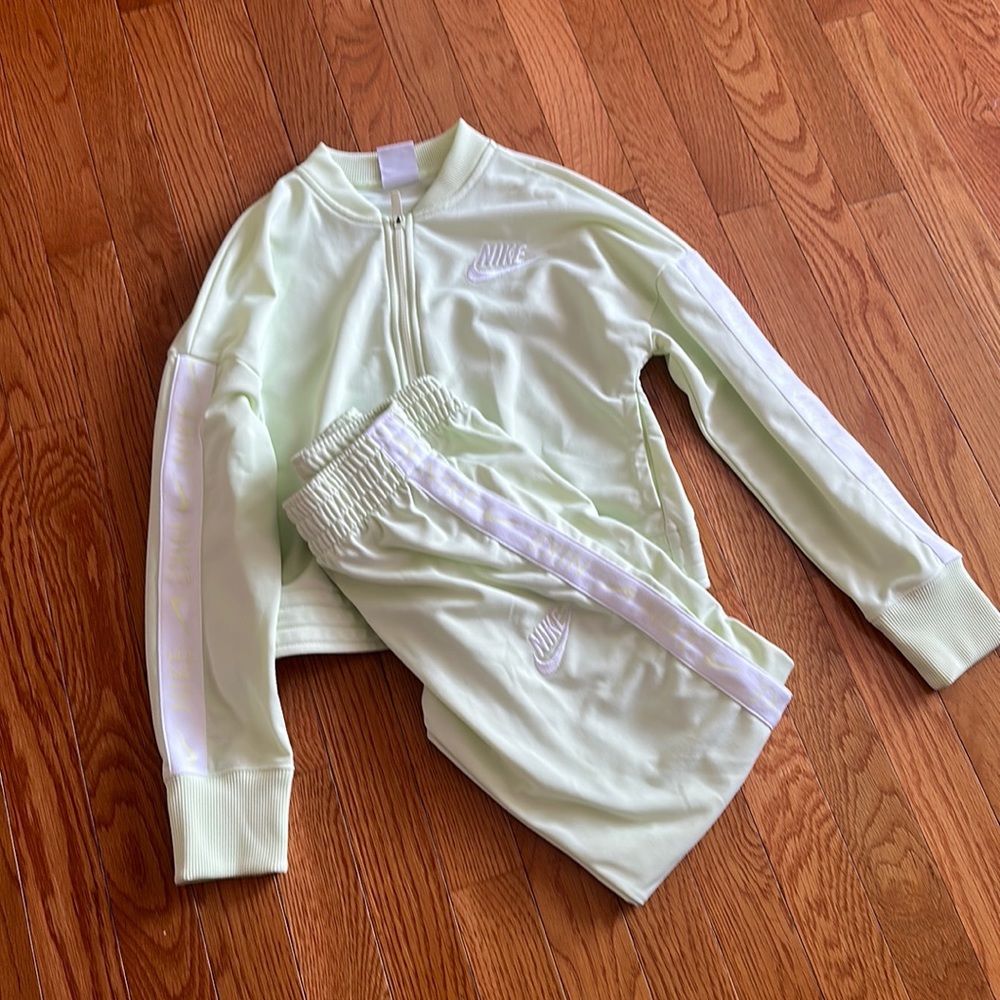 Nike set- light green and white size girls Medium. Sweater with full zipper